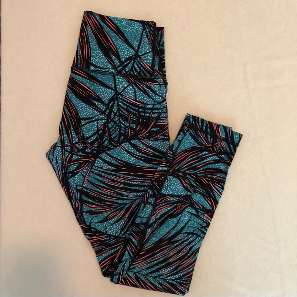 Lululemon Wunder Under pant size 6